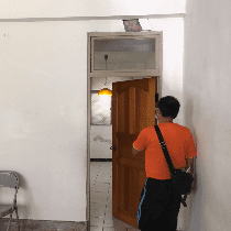 現場詳細丈量，查清水電管路結構與業主討論需求。